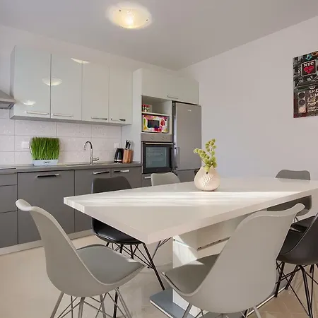 Apartment Lamalu *