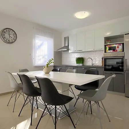 Apartment Lamalu
